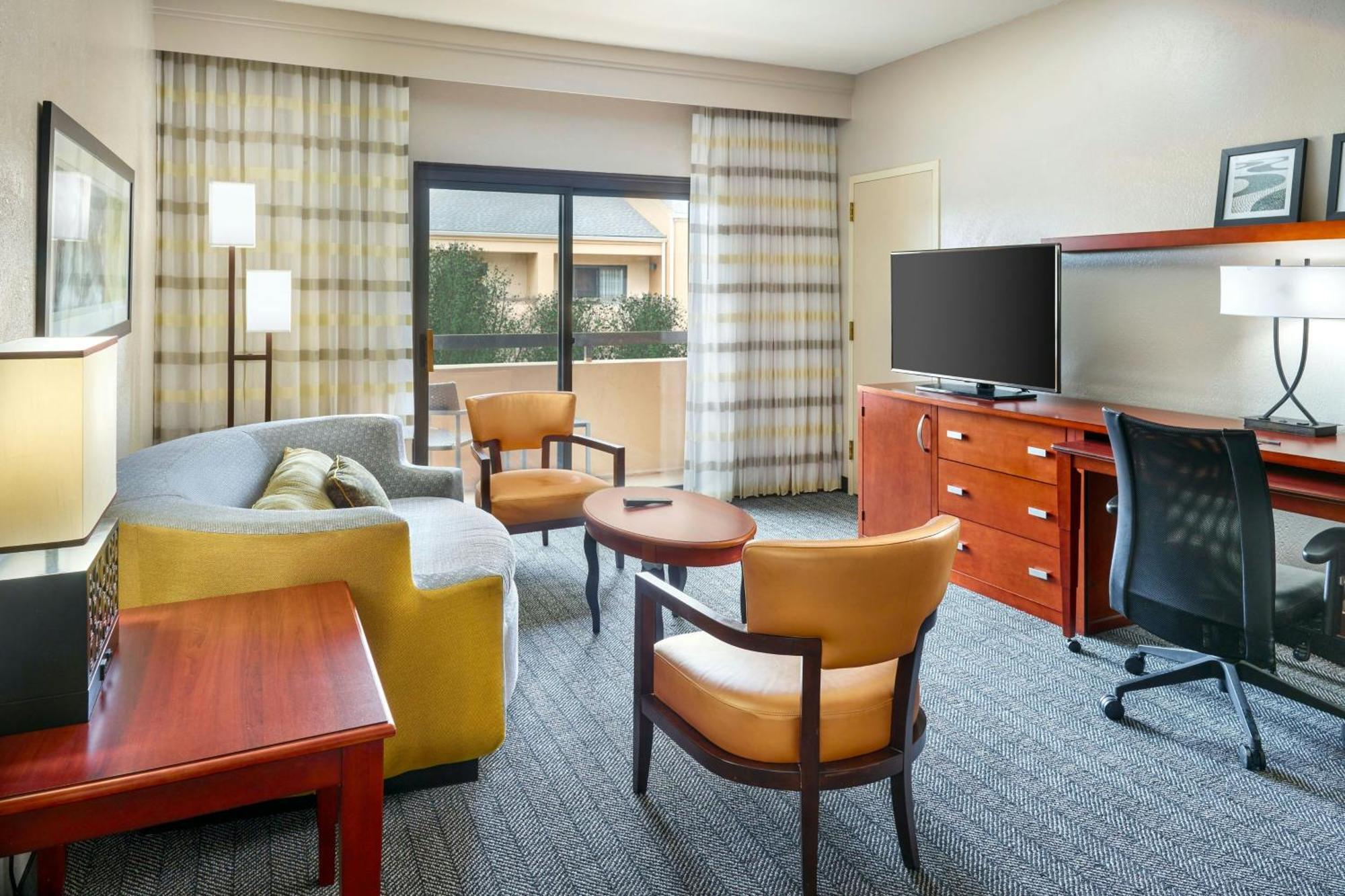 Courtyard By Marriott Baton Rouge Acadian Centre/Lsu Area Otel Dış mekan fotoğraf